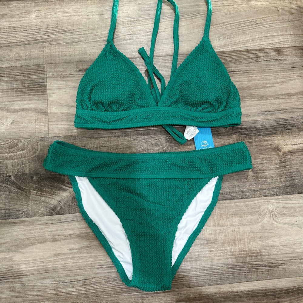 Green cup she bikini. Size medium. NWT.